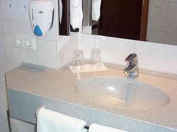 Wandanschl&uuml;sse mit Hohlkehle